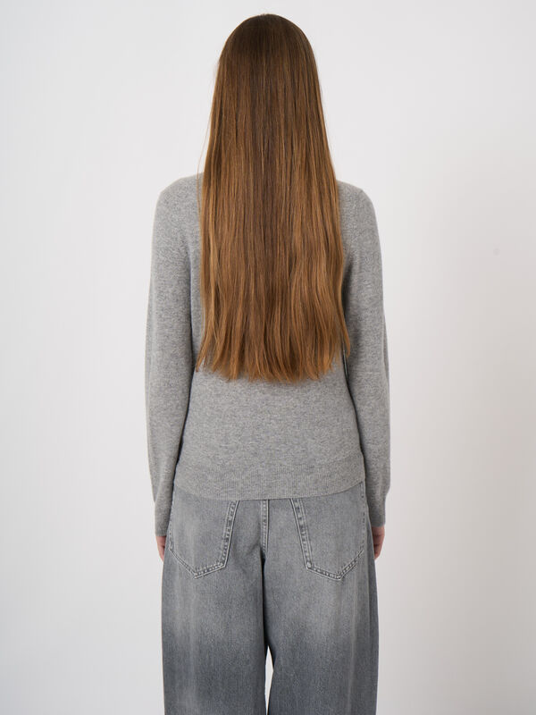 Organic Cashmere V-Neck Sweater image number 3