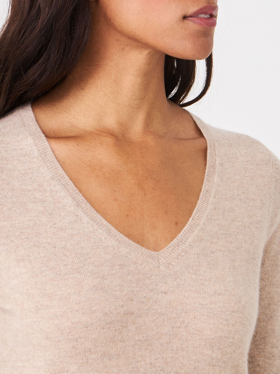 Basic organic cashmere v-neck jumper image number 90