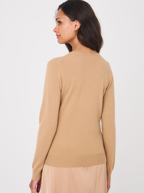 Basic organic cashmere v-neck jumper