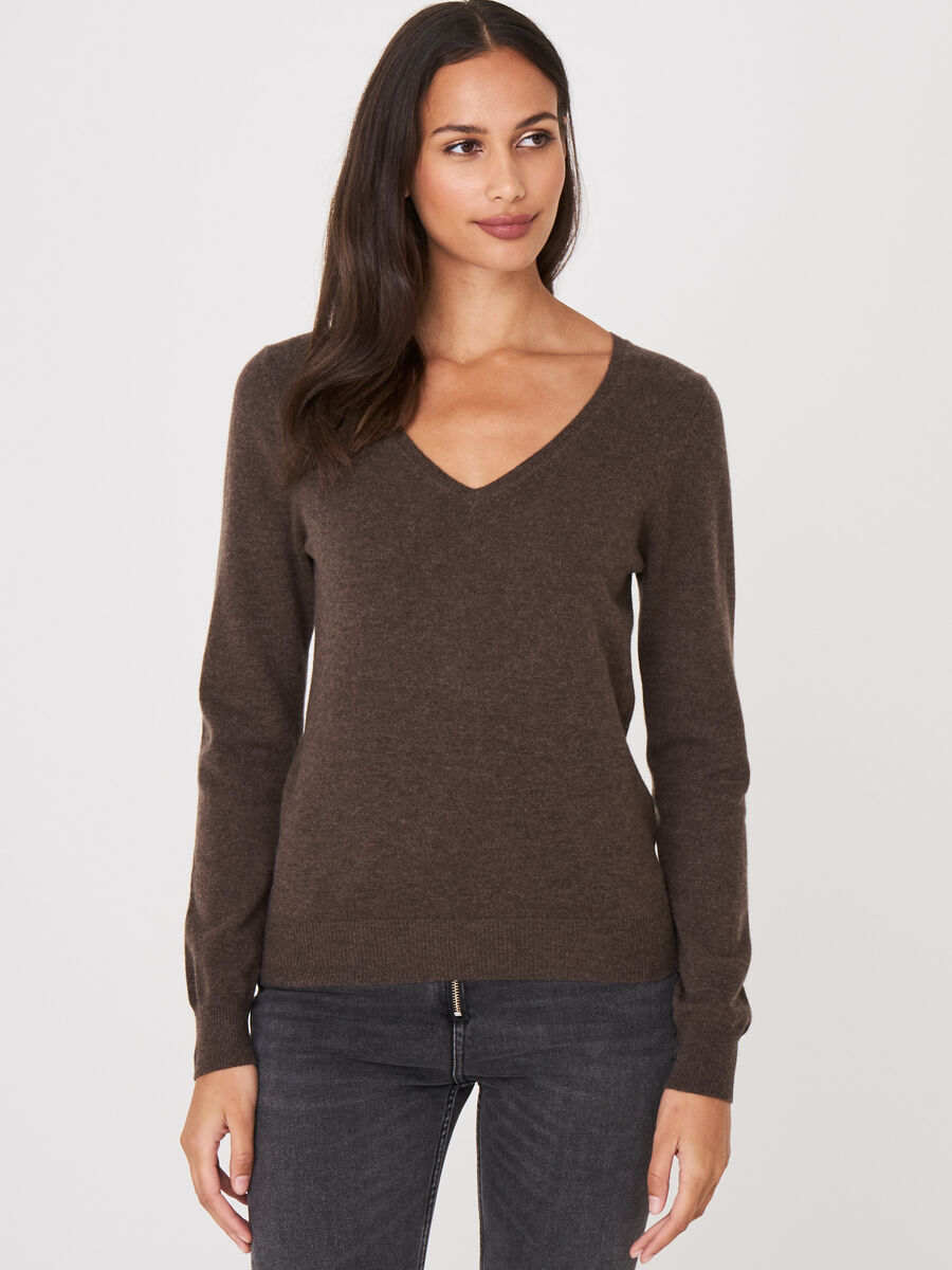Basic organic cashmere v-neck jumper image number 104