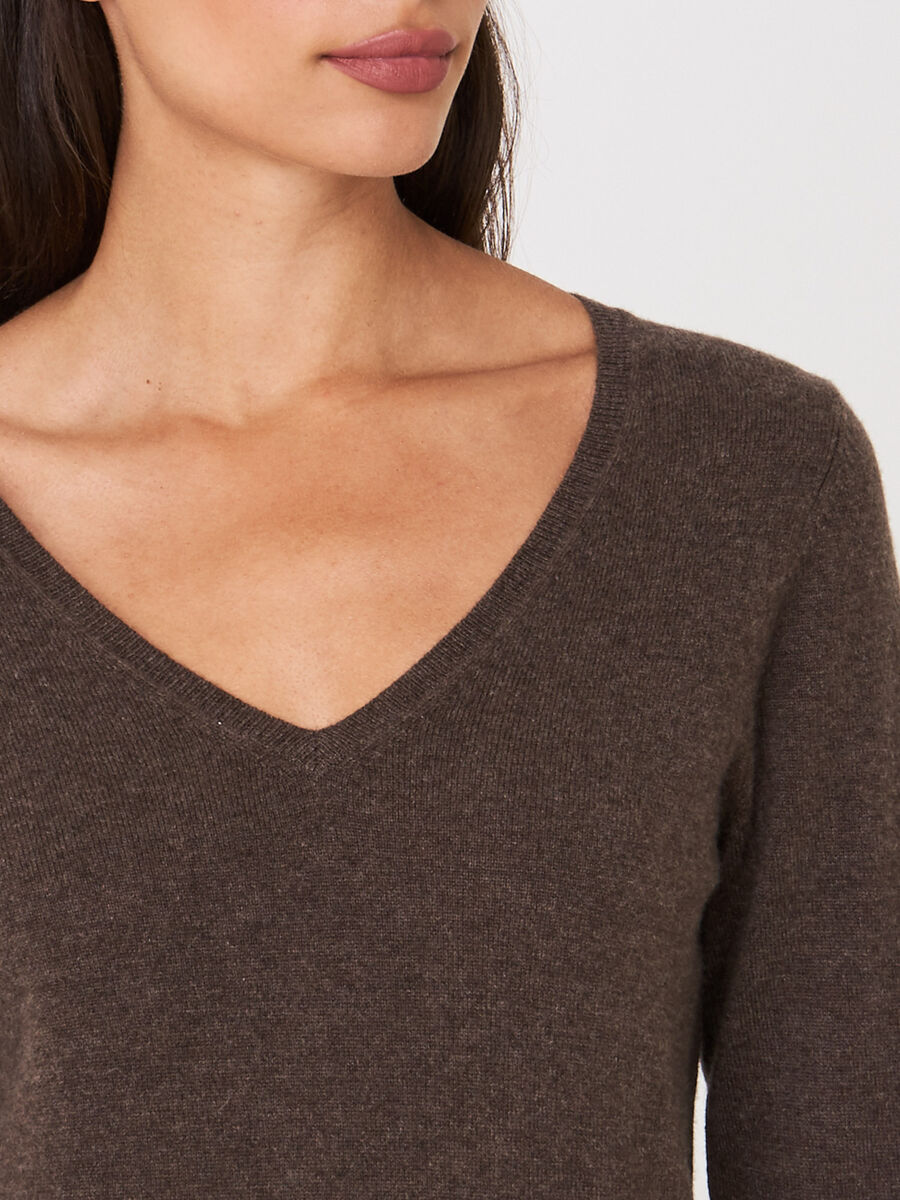 Basic organic cashmere v-neck jumper image number 106