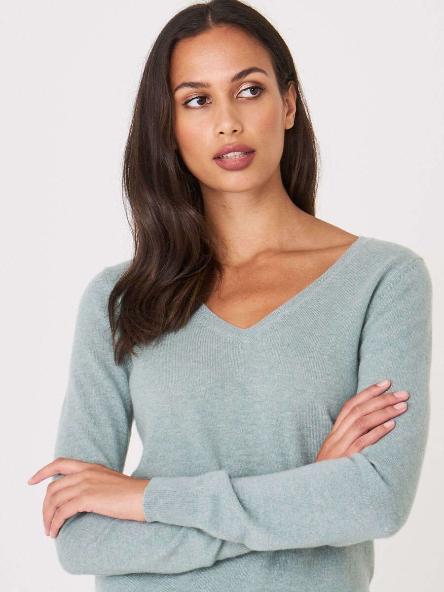 Basic organic cashmere v-neck jumper image number 108