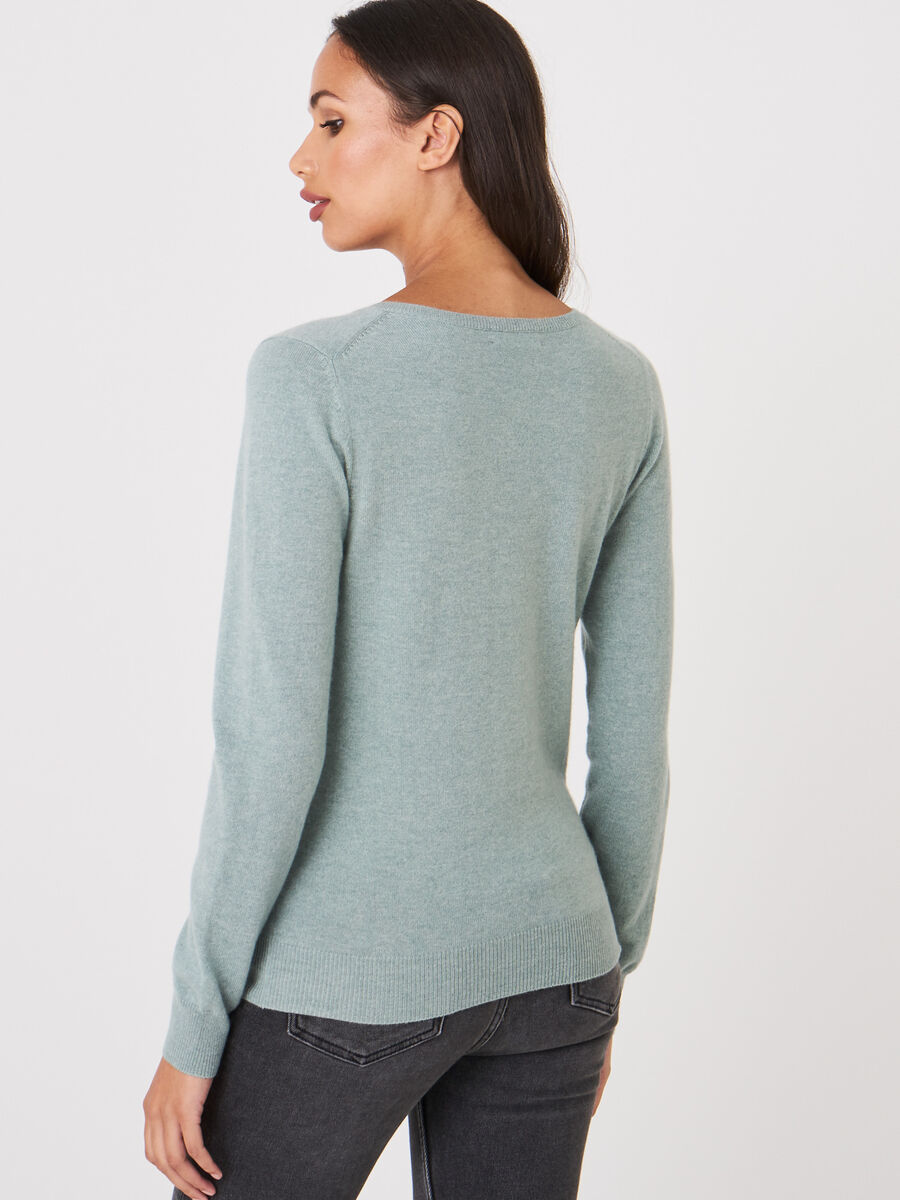 Basic organic cashmere v-neck jumper image number 110