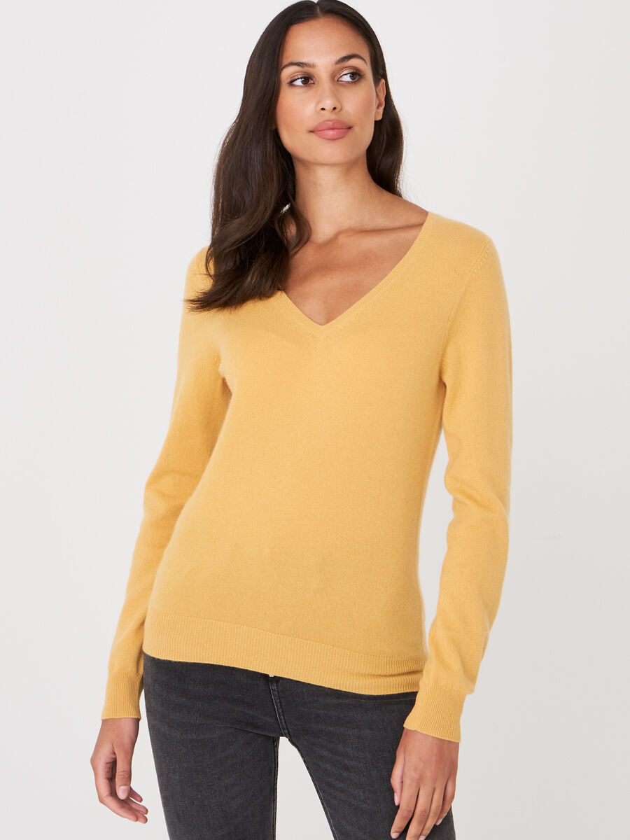 Basic organic cashmere v-neck jumper image number 116