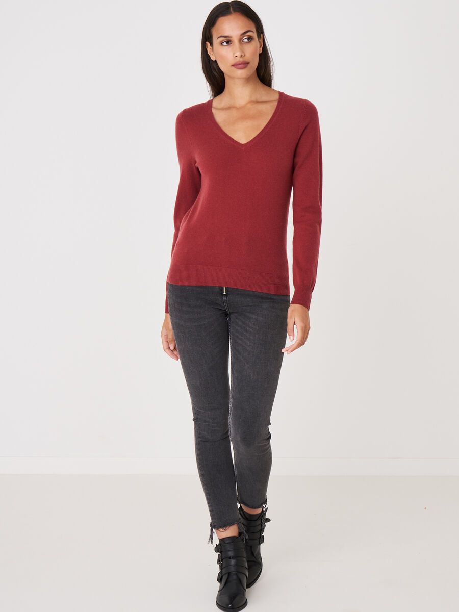 Basic organic cashmere v-neck jumper image number 127