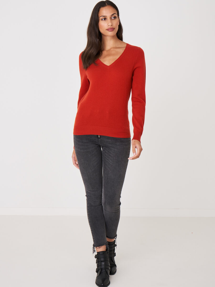Basic organic cashmere v-neck jumper image number 131