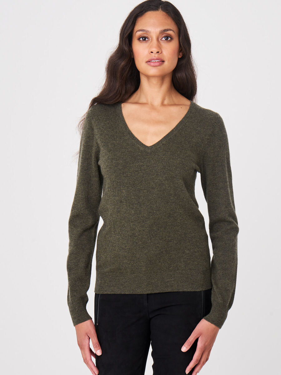 Basic organic cashmere v-neck jumper image number 132