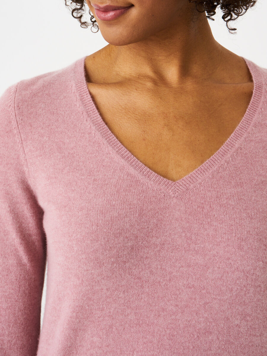 Basic organic cashmere v-neck jumper image number 142
