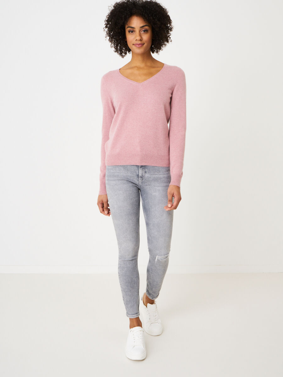 Basic organic cashmere v-neck jumper image number 143