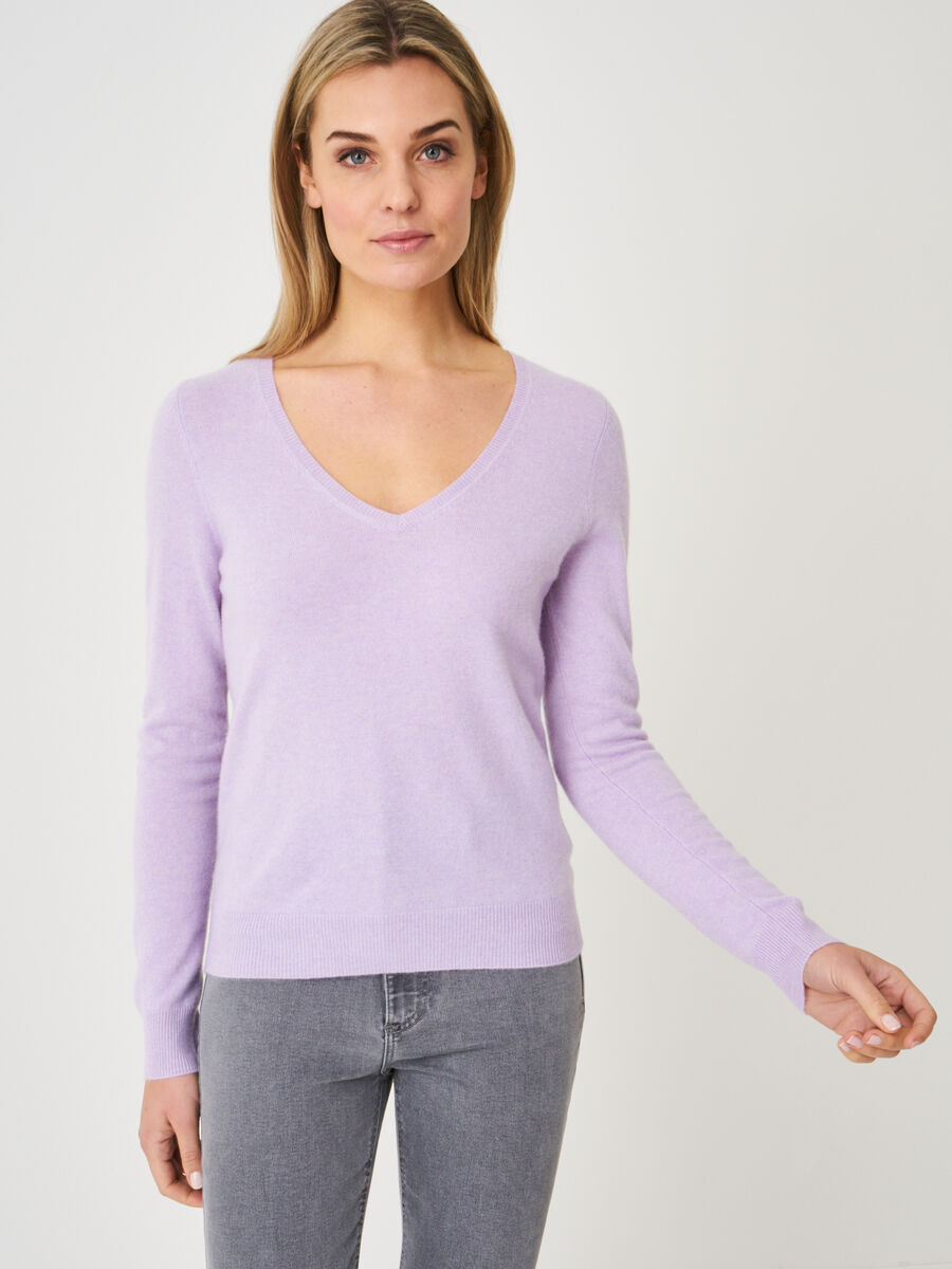 Basic organic cashmere v-neck jumper image number 148