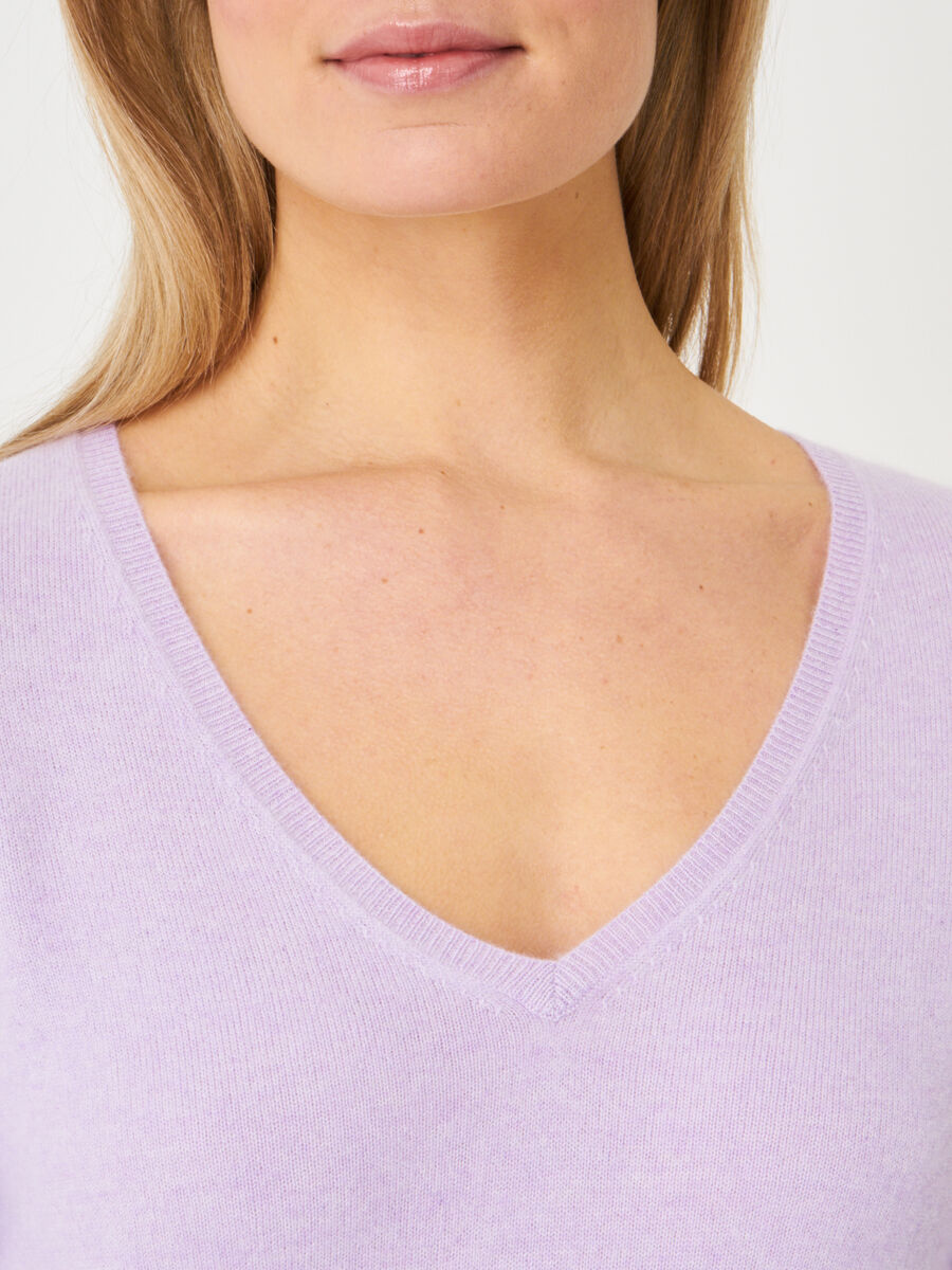 Basic organic cashmere v-neck jumper image number 150