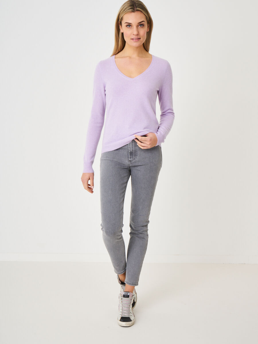 Basic organic cashmere v-neck jumper image number 151