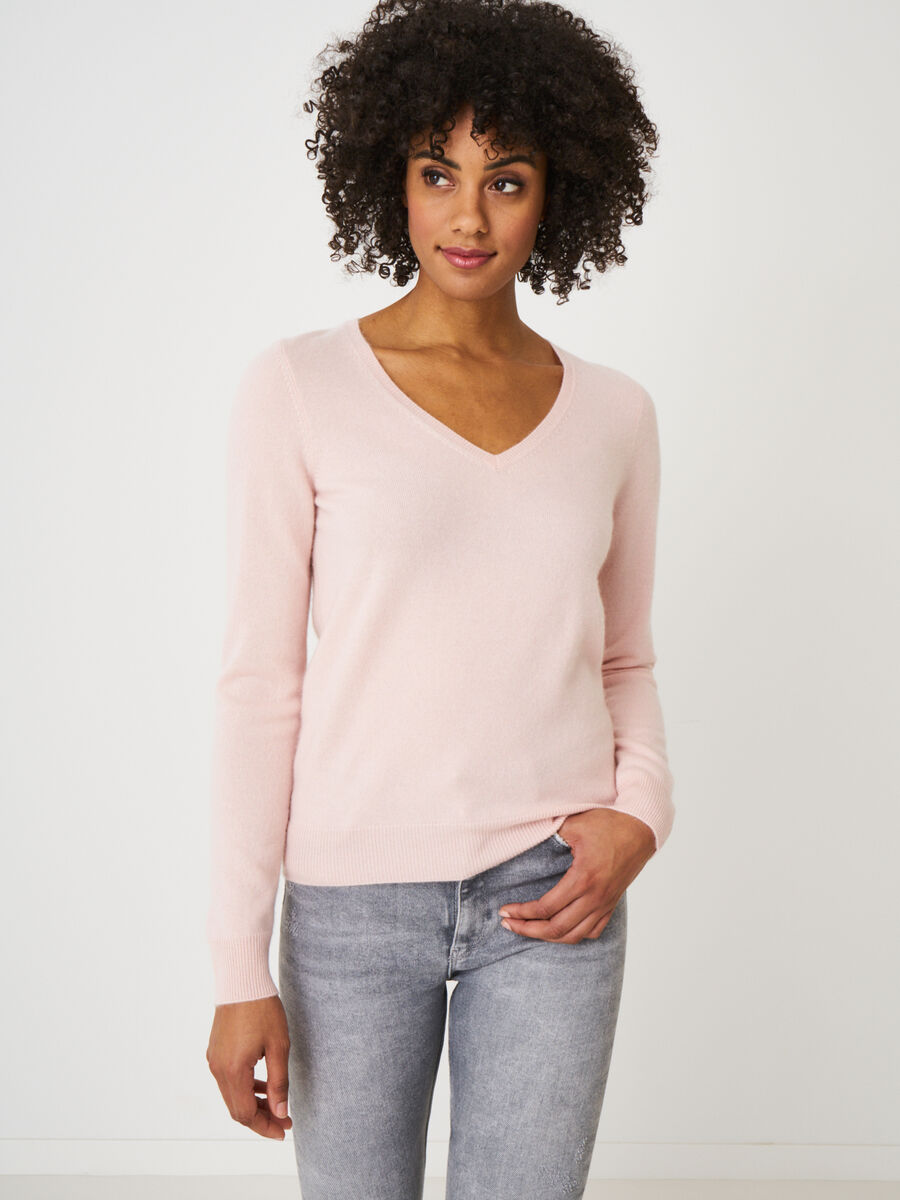 Basic organic cashmere v-neck jumper image number 152