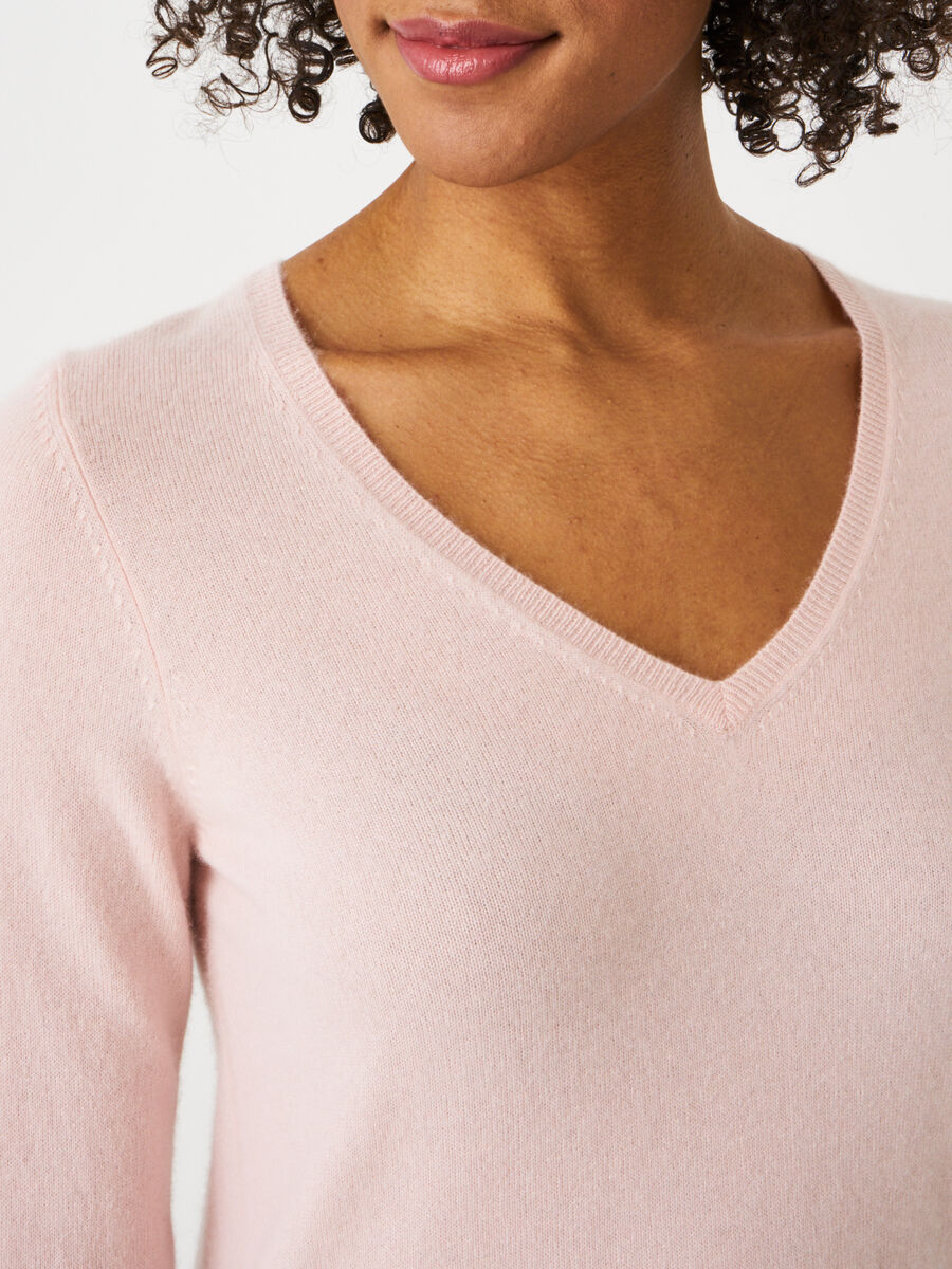 Basic organic cashmere v-neck jumper image number 154