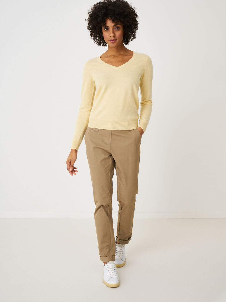 Basic organic cashmere v-neck jumper image number 159