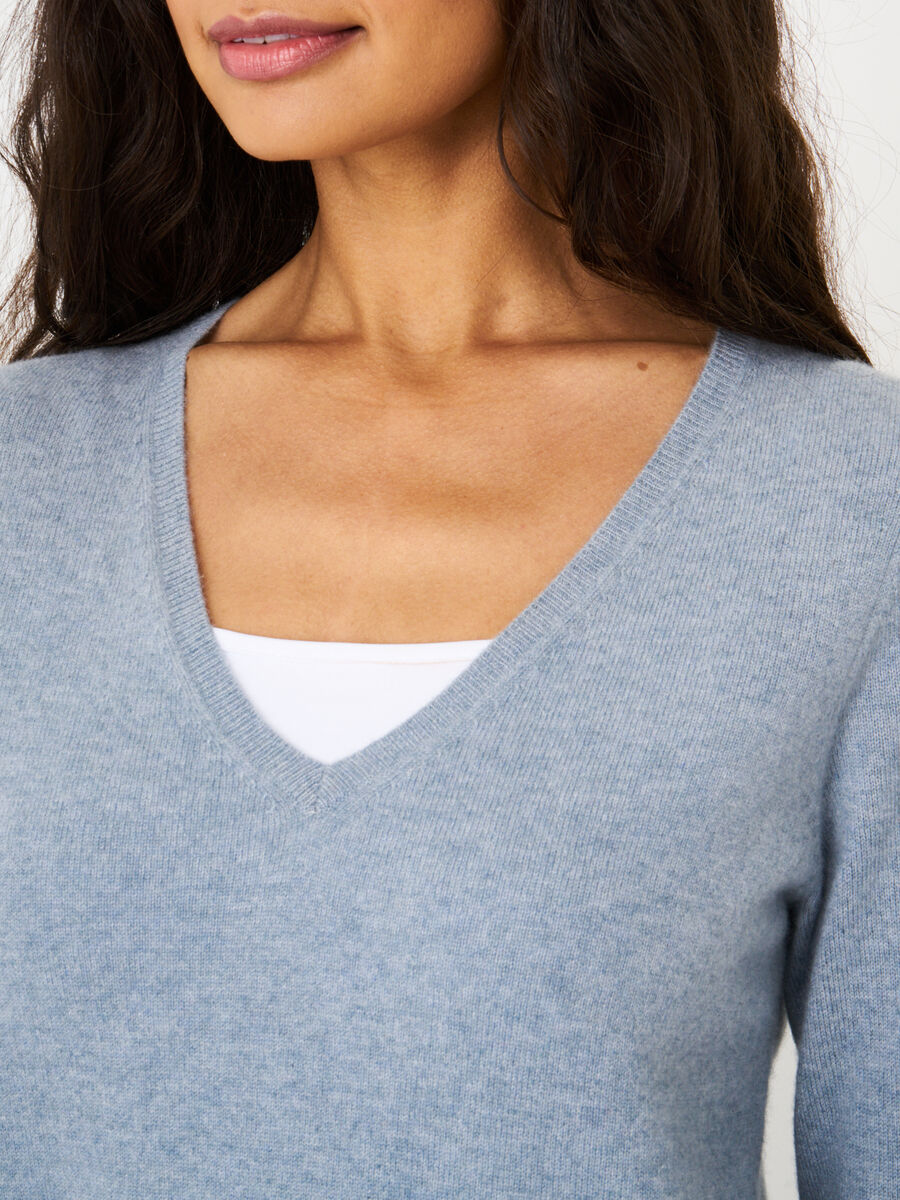 Basic organic cashmere v-neck jumper image number 162