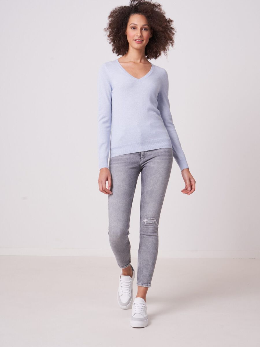Basic organic cashmere v-neck jumper image number 171