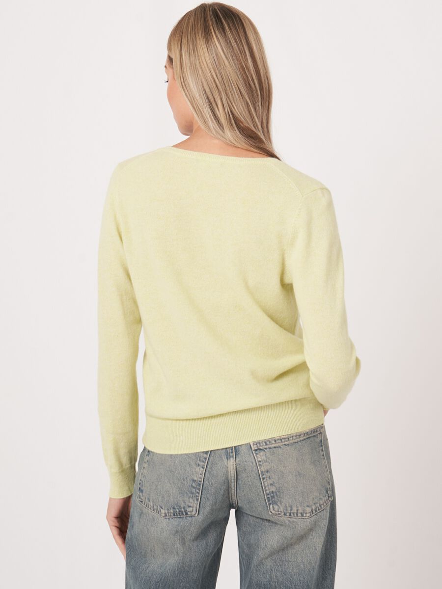 Basic-Pullover mit V-Ausschnitt aus Bio-Kaschmir image number 1