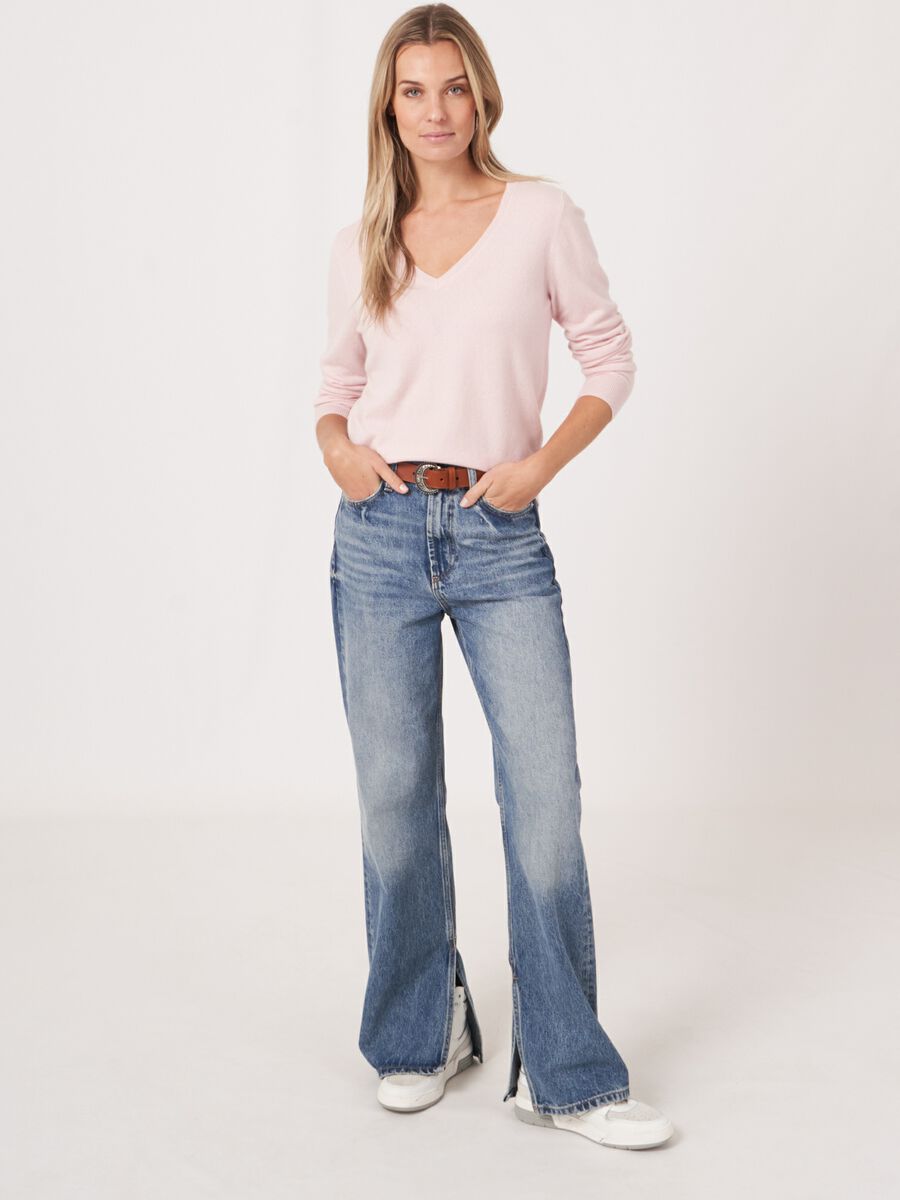 Basic organic cashmere v-neck jumper image number 42