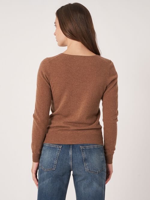 Basic organic cashmere v-neck jumper