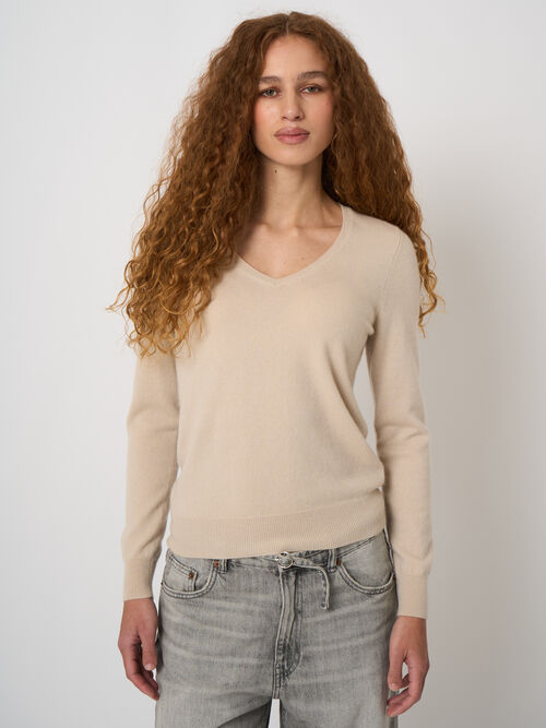 Essential 100% cashmere v-neck jumper