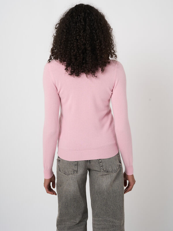 Essential 100% cashmere v-neck jumper image number 3