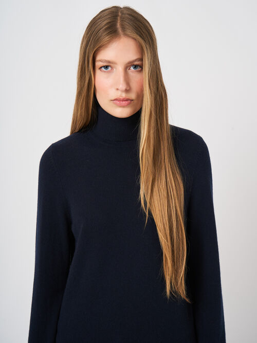 Basic organic cashmere turtleneck sweater