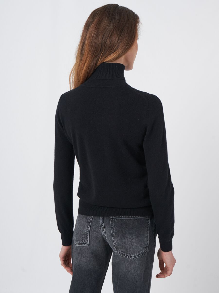 Basic-Rollkragenpullover aus Bio-Kaschmir image number 3