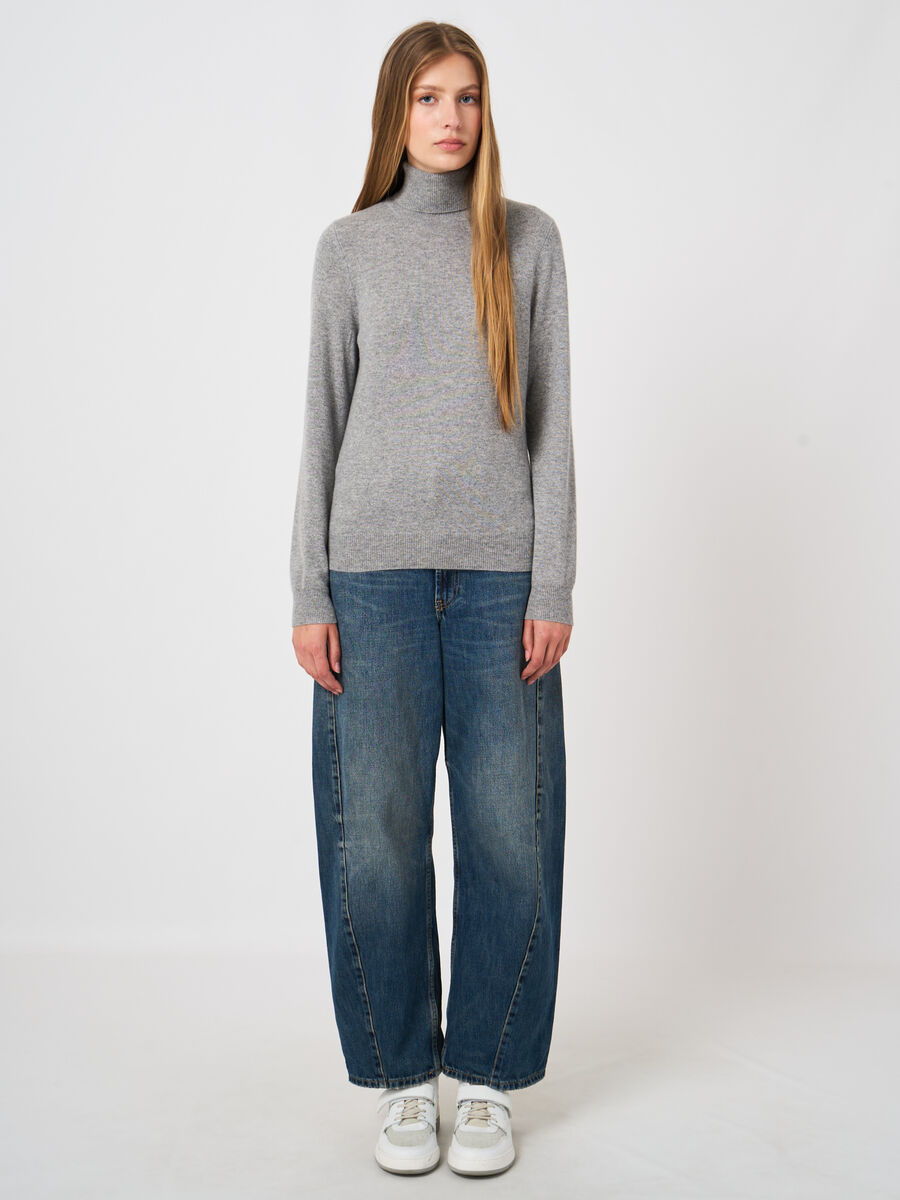 Basic organic cashmere turtleneck sweater image number 2