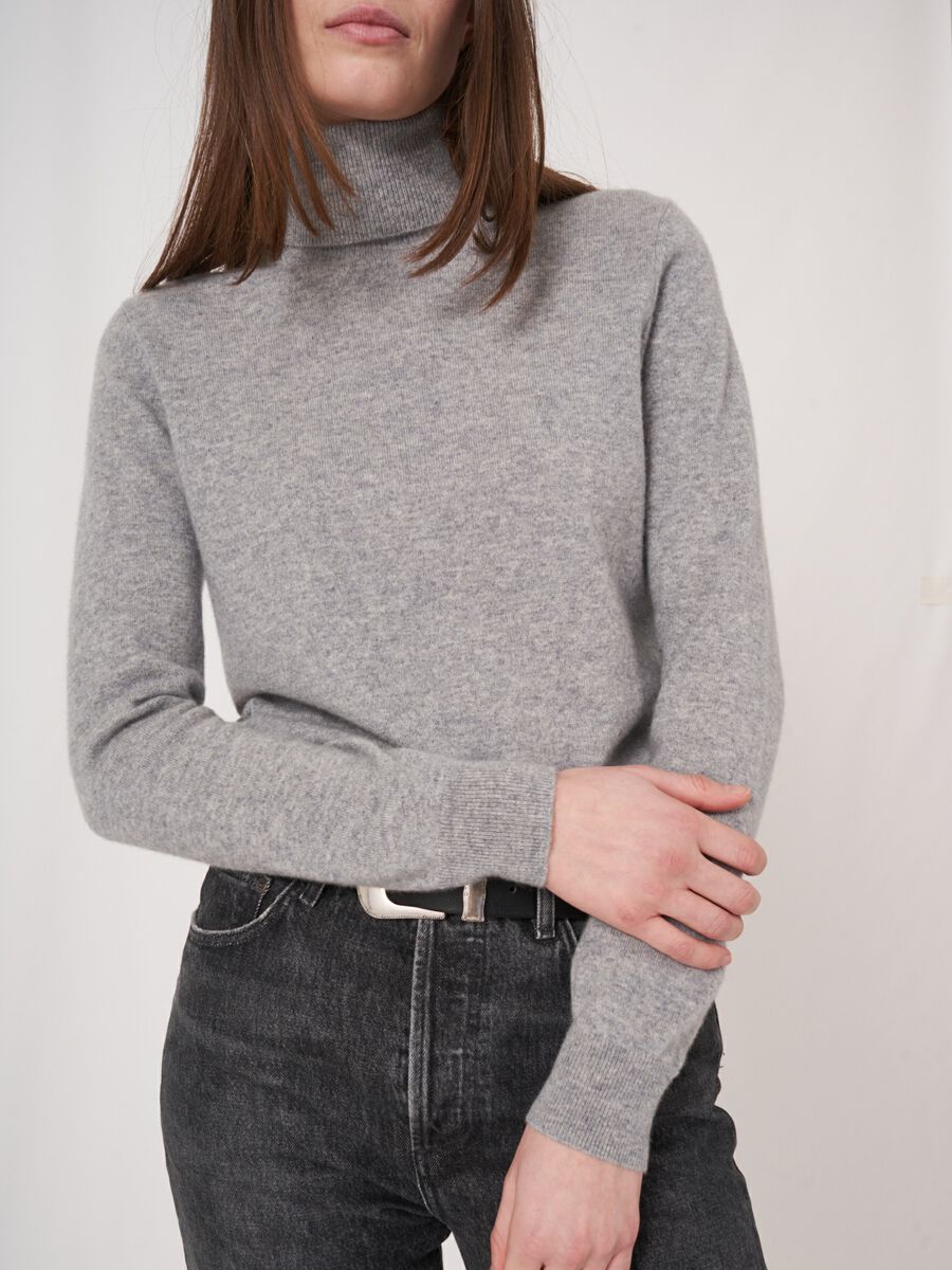 Pull basique à col roulé en cachemire biologique image number 2