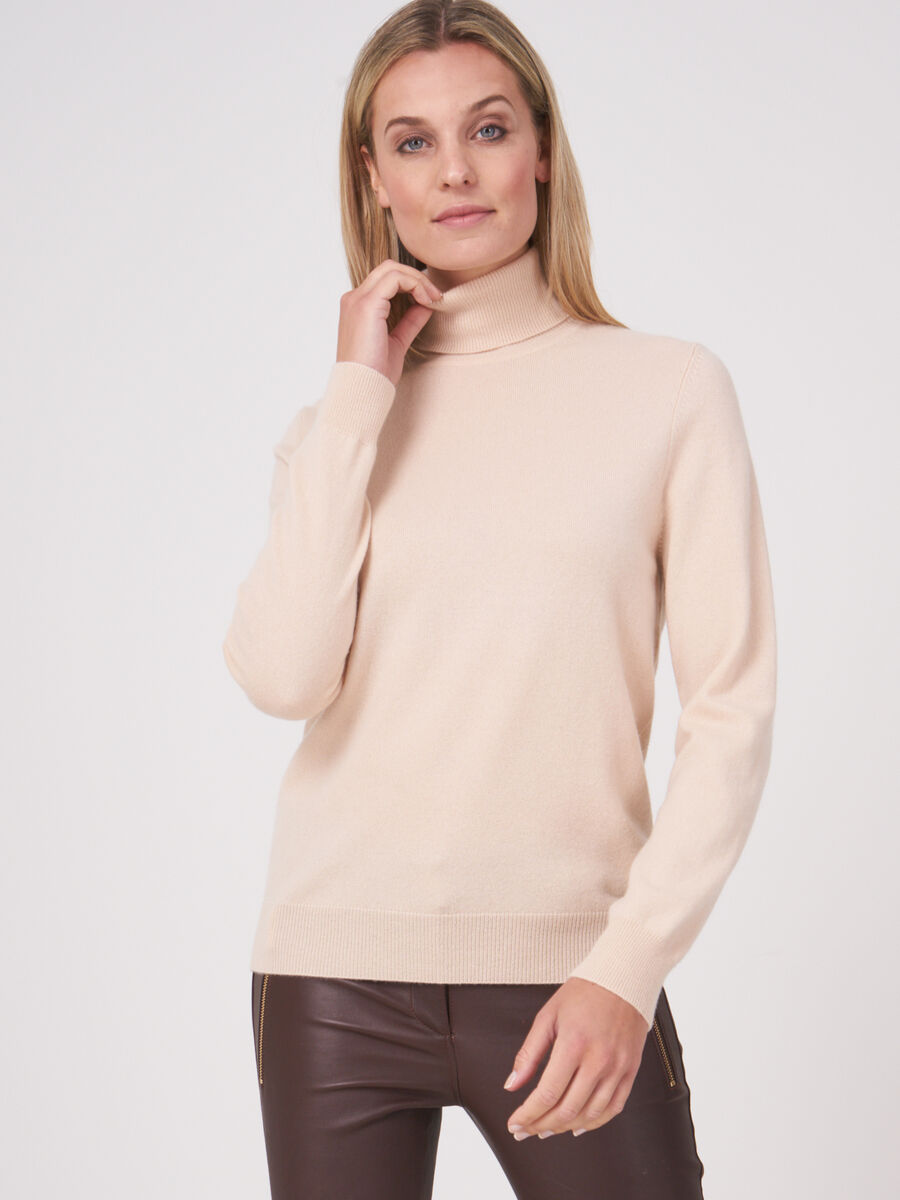 Basic organic cashmere turtleneck sweater image number 83
