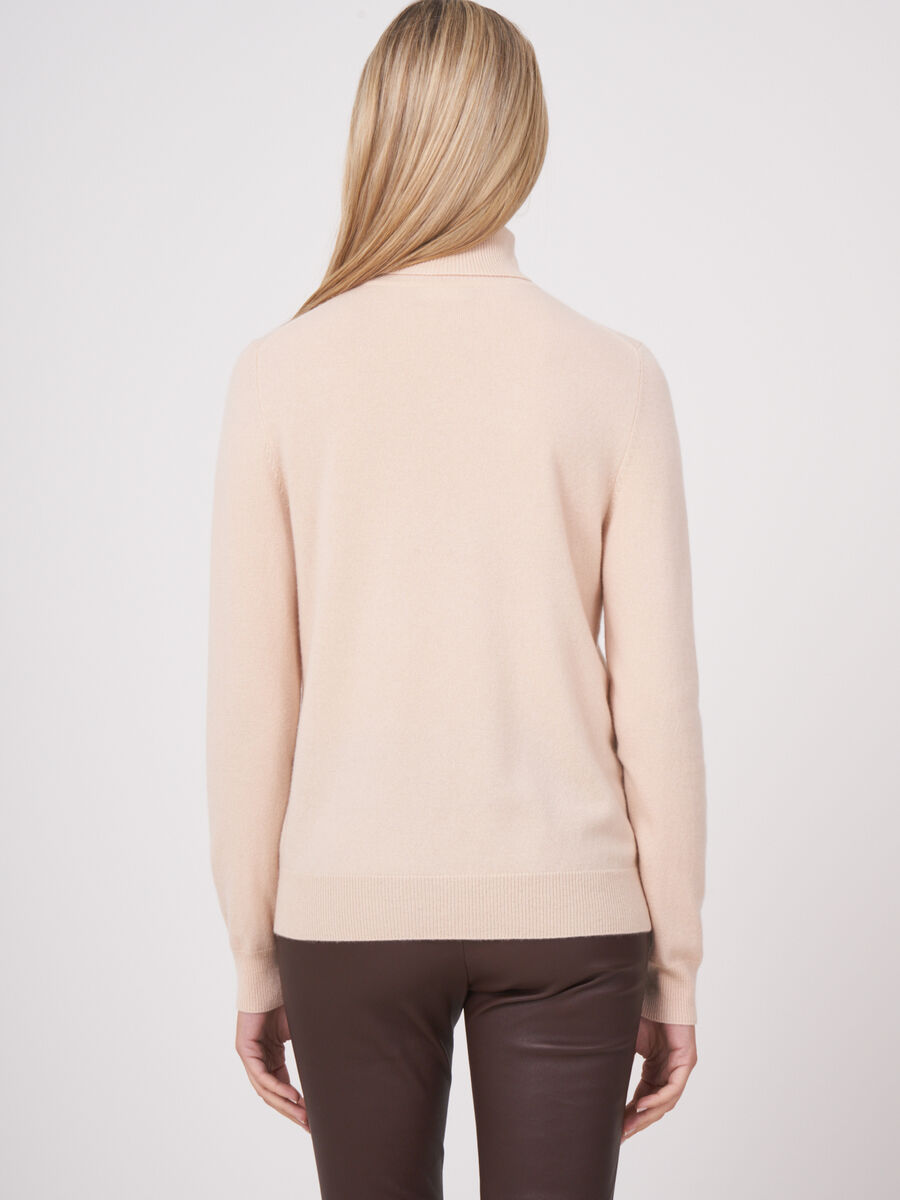 Basic organic cashmere turtleneck sweater image number 84