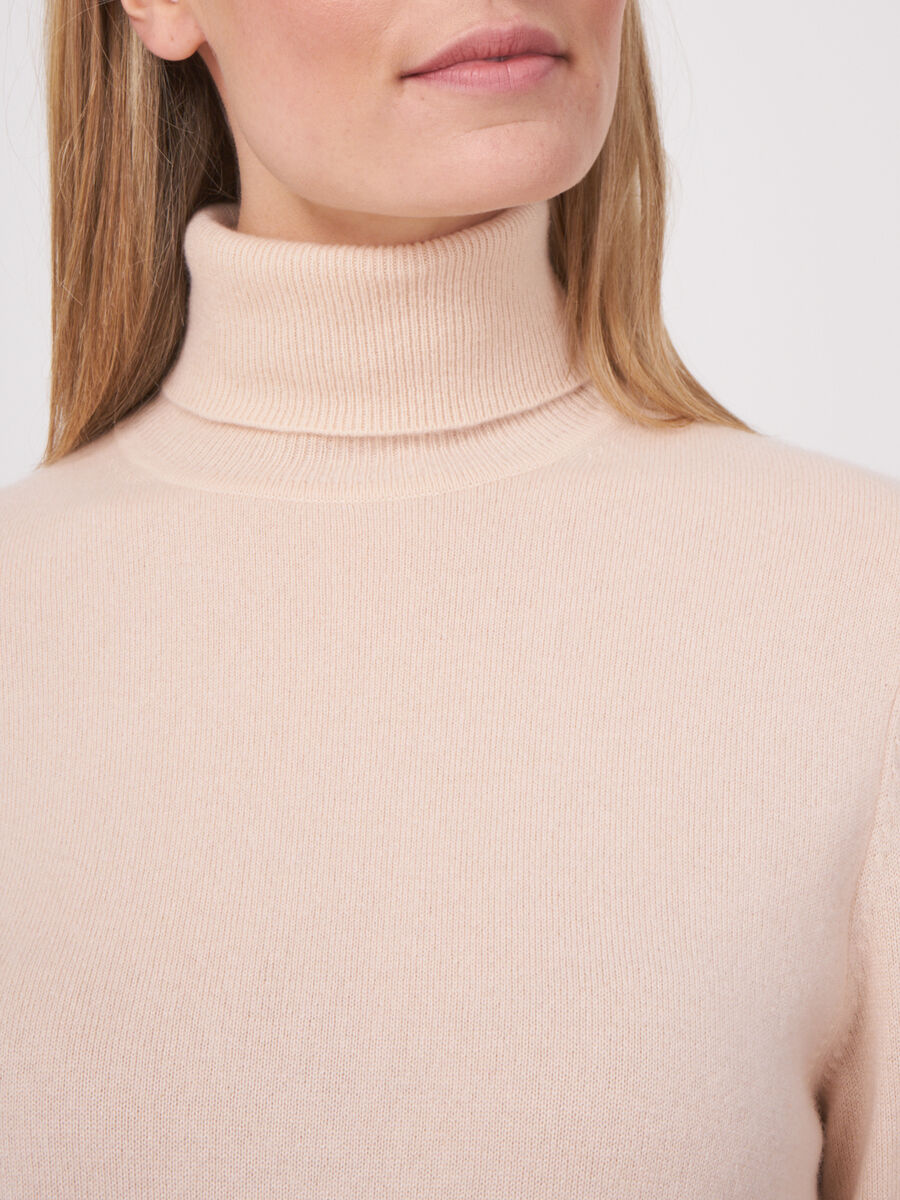 Basic organic cashmere turtleneck sweater image number 85
