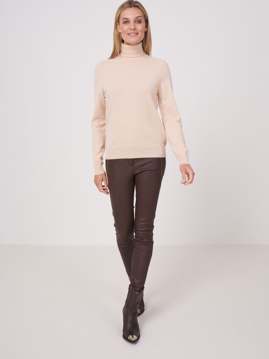 Basic organic cashmere turtleneck sweater image number 86