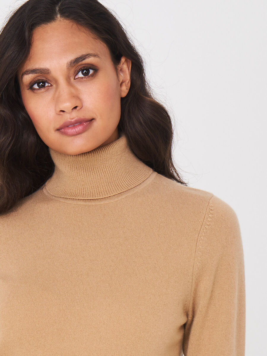Basic organic cashmere turtleneck sweater image number 89