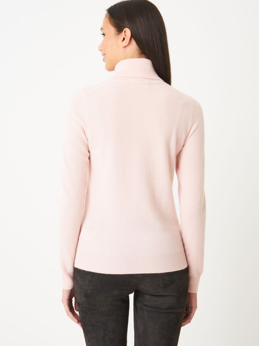 Basic organic cashmere turtleneck sweater image number 104