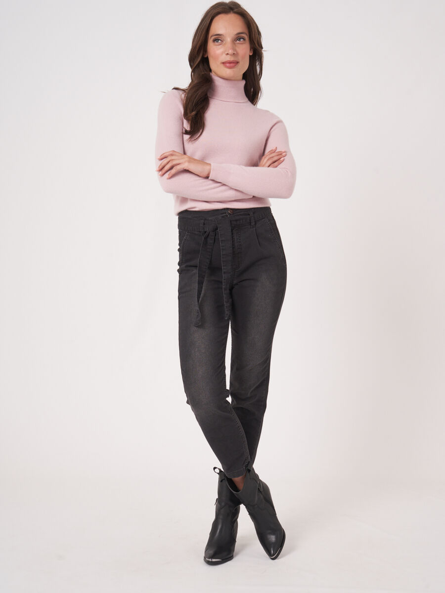 Basic organic cashmere turtleneck sweater image number 4