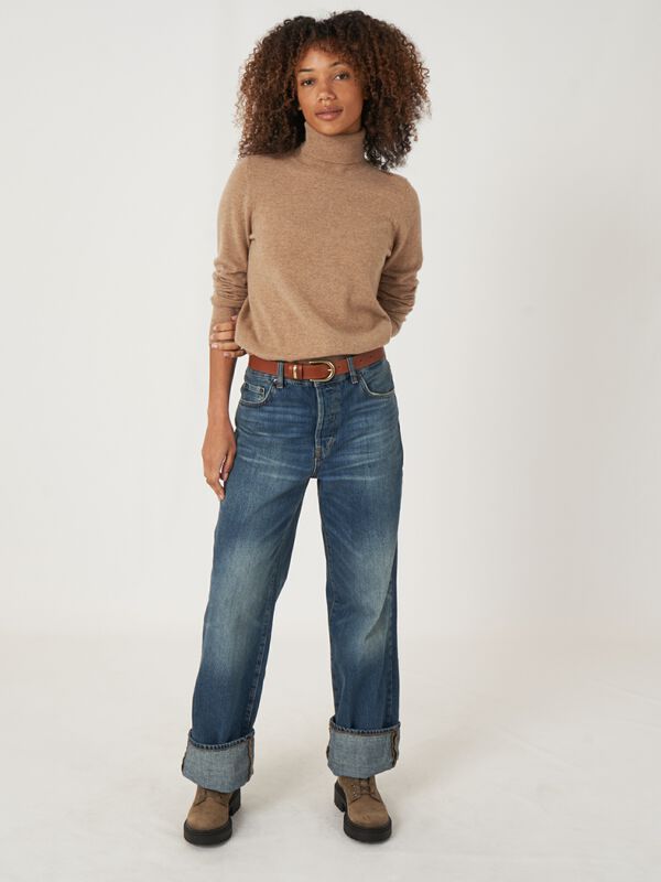 Pull basique &agrave; col roul&eacute; en cachemire biologique image number 4