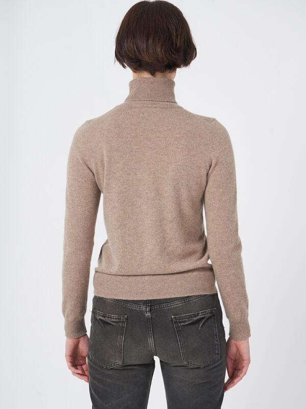 Basic-Rollkragenpullover aus Bio-Kaschmir image number 3