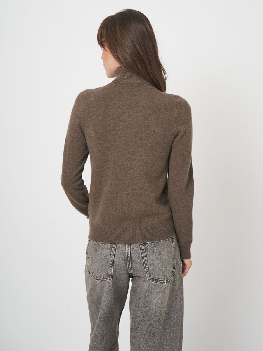 Basic-Rollkragenpullover aus Bio-Kaschmir image number 6