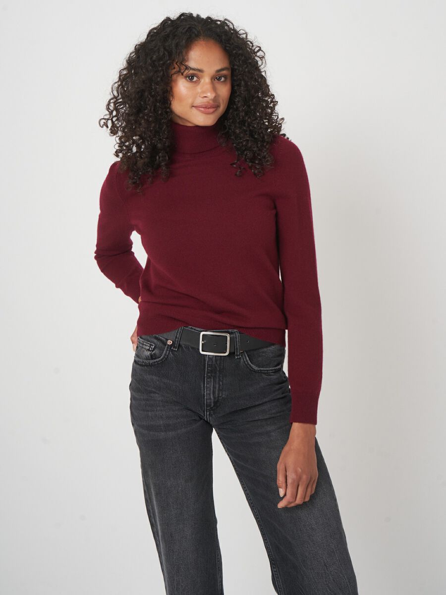 Basic organic cashmere turtleneck sweater image number 3