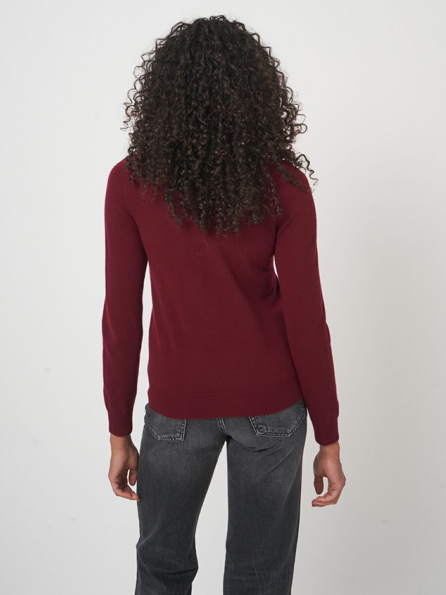 Basic organic cashmere turtleneck sweater image number 4