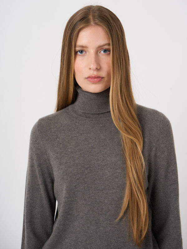 Basic Organic Cashmere Turtleneck Sweater image number 2