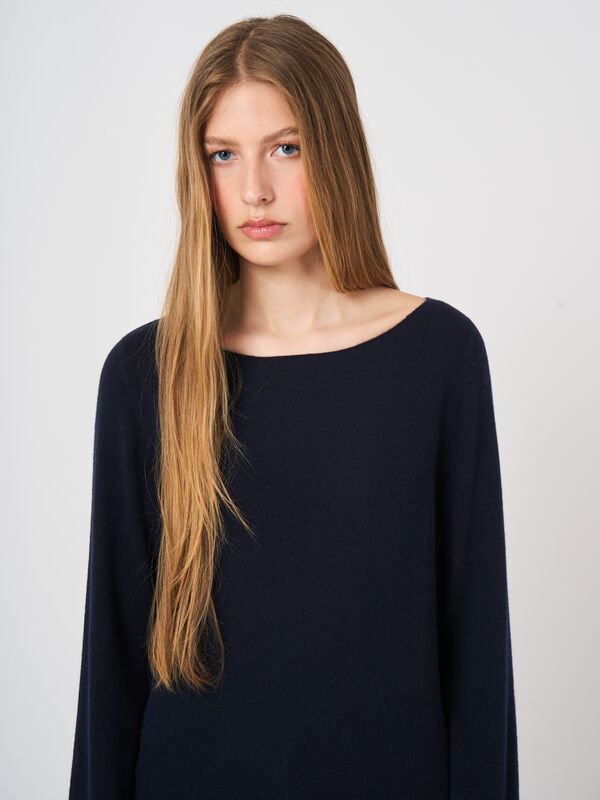 Fine-Knit Organic Cashmere Boat-Neck Sweater image number 1