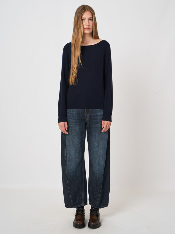 Fine-Knit Organic Cashmere Boat-Neck Sweater image number 2