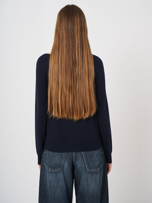 Fine-Knit Organic Cashmere Boat-Neck Sweater image number 3
