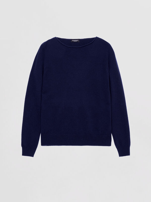 Fine-Knit Organic Cashmere Boat-Neck Sweater image number 4