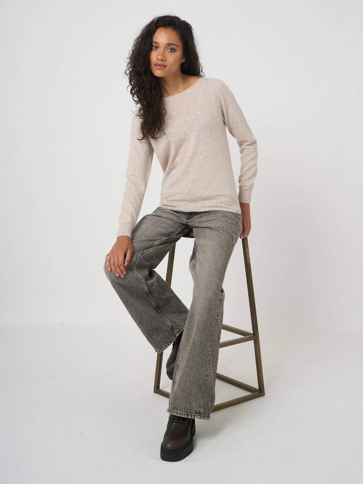 Basic organisch cashmere boothals trui afbeelding