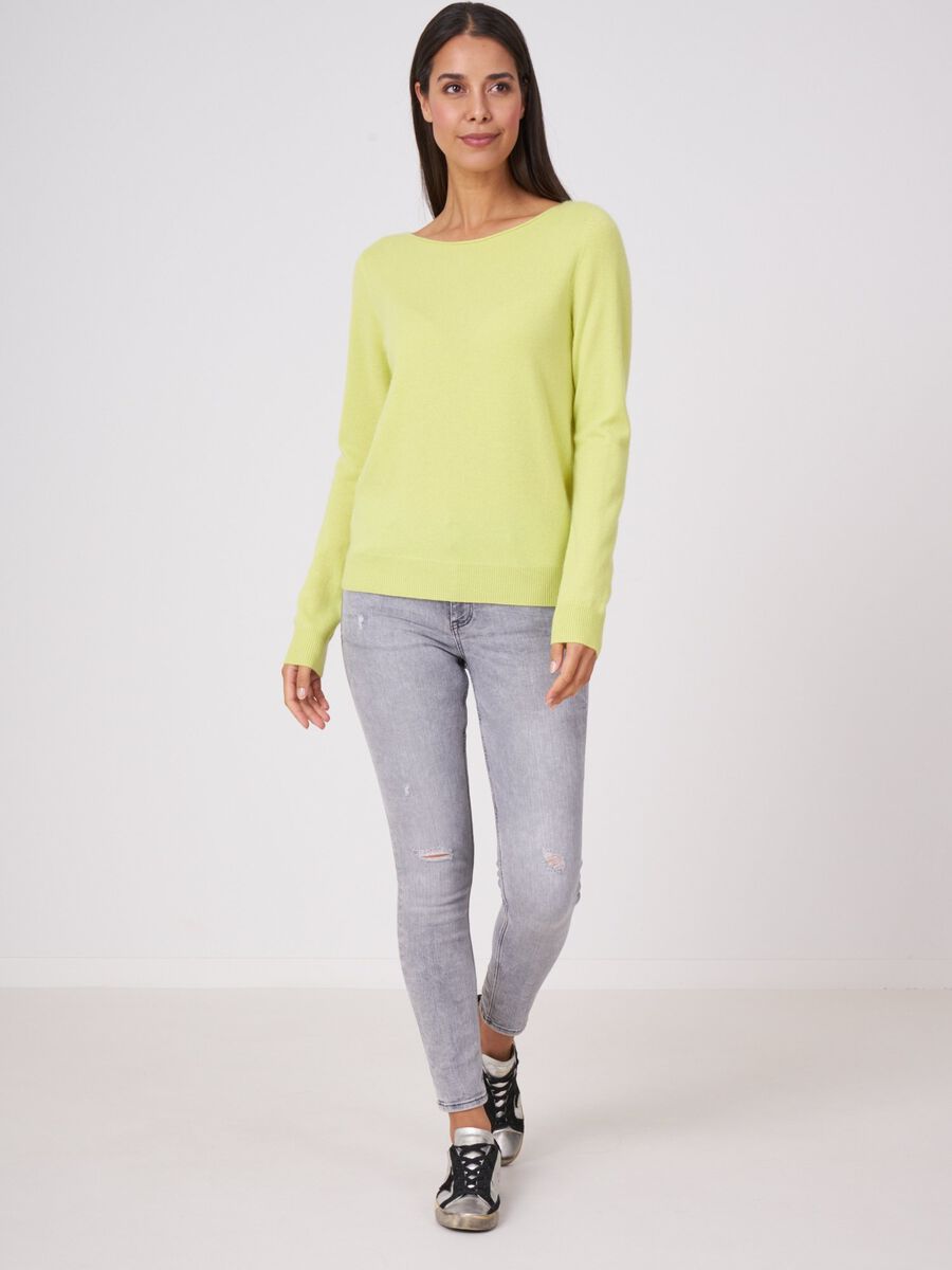 Basic boat neck sweater in organic cashmere image number 130