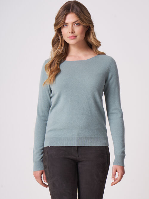 Basic boat neck sweater in organic cashmere